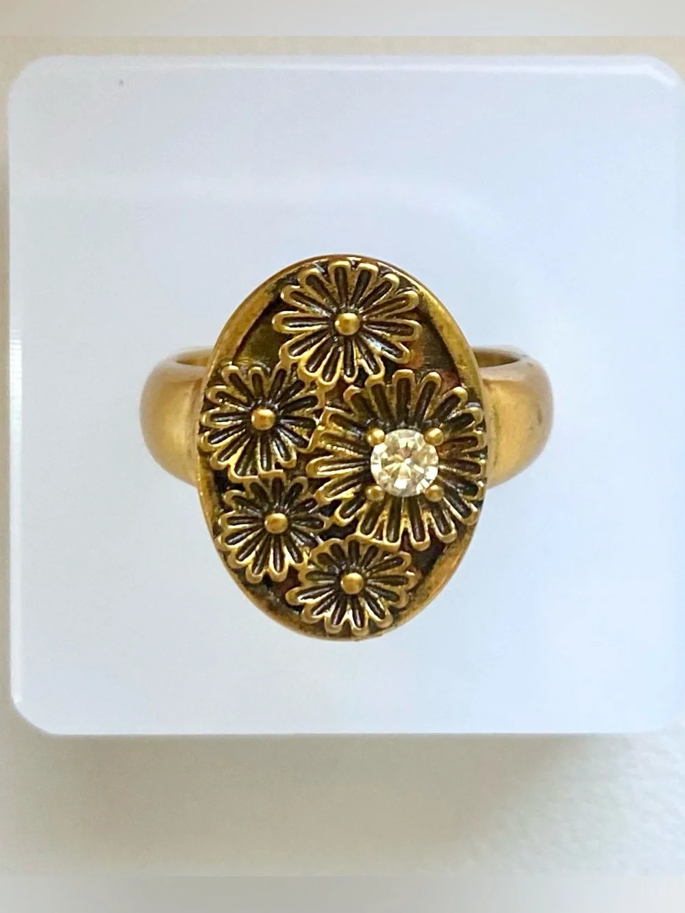 Daisy Ring with Black Floral Design and Central Clear Stone #daisy #floral